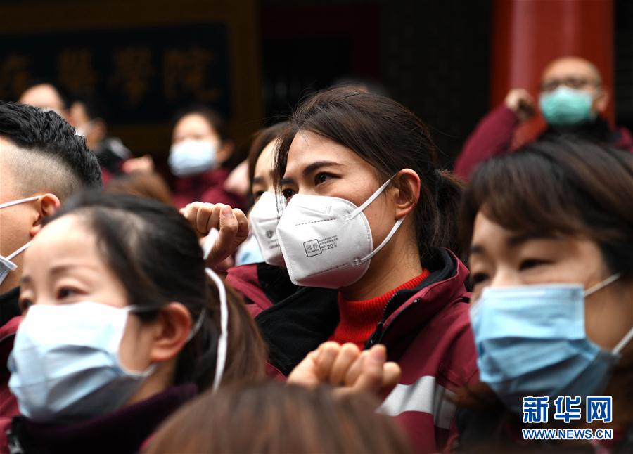 (在习近平新时代中国特色社会主义思想指引下——新时代新作为新篇章·习近平总书记关切事·图文互动)(2)口罩挡不住你的美——战“疫”一线巾帼掠影
