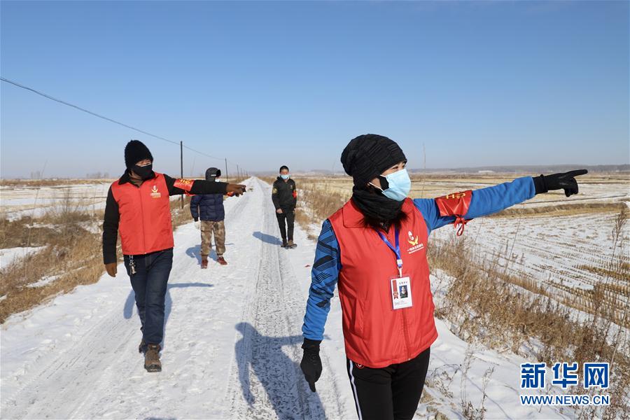 (在习近平新时代中国特色社会主义思想指引下——新时代新作为新篇章·习近平总书记关切事·图文互动)(5)口罩挡不住你的美——战“疫”一线巾帼掠影