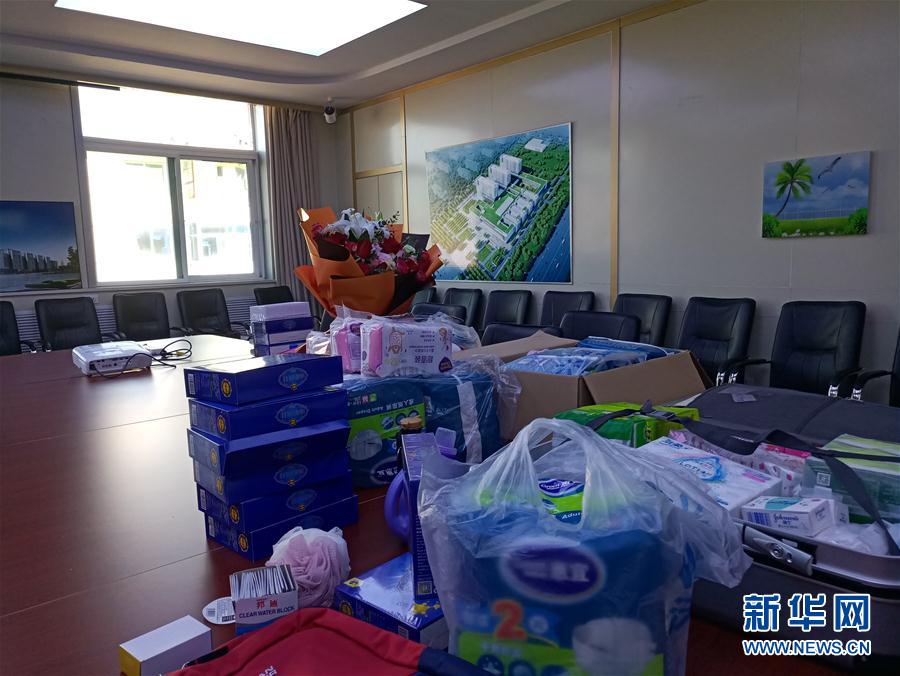 (在习近平新时代中国特色社会主义思想指引下——新时代新作为新篇章·习近平总书记关切事·图文互动)(4)口罩挡不住你的美——战“疫”一线巾帼掠影
