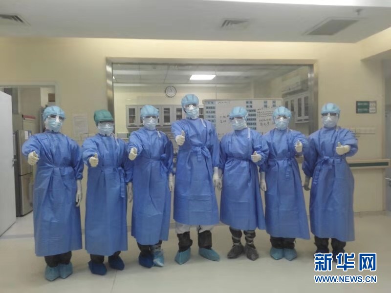 (在习近平新时代中国特色社会主义思想指引下——新时代新作为新篇章·习近平总书记关切事·图文互动)(9)口罩挡不住你的美——战“疫”一线巾帼掠影