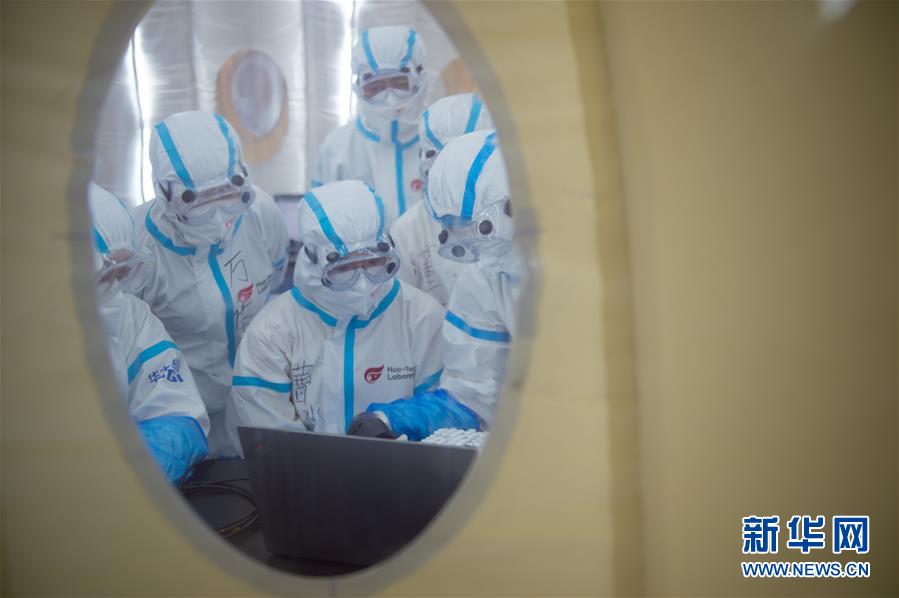 (新华全媒头条·图文互动)(3)构筑守护城市、守护生命的坚强防线——北京开展大规模核酸检测
