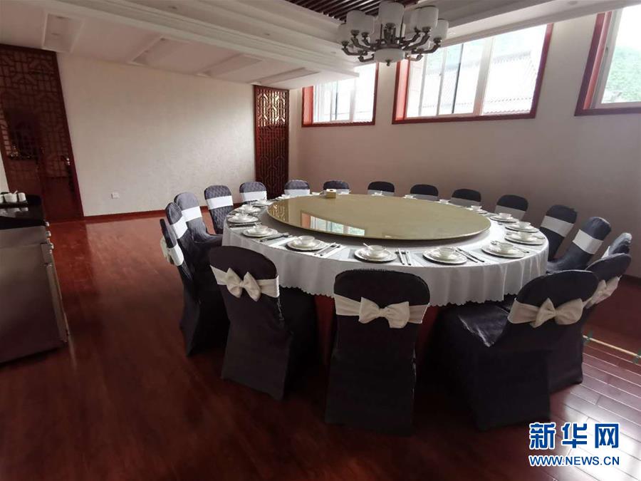 (新华视点·图文互动)(7)学校建漂亮点本无错,为何这所“豪华中学”让人困惑?