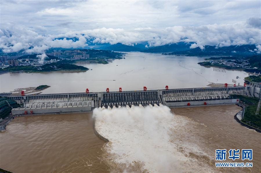 #(图文互动)(1)三峡水利枢纽迎战建库以来最大洪峰