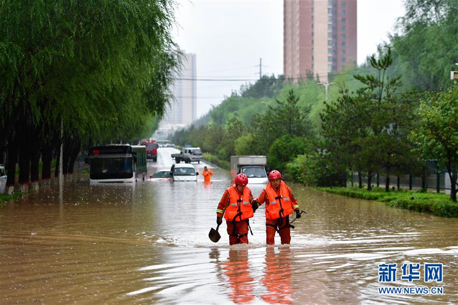 (社会)(4)青海西宁:强降水引发城市积水