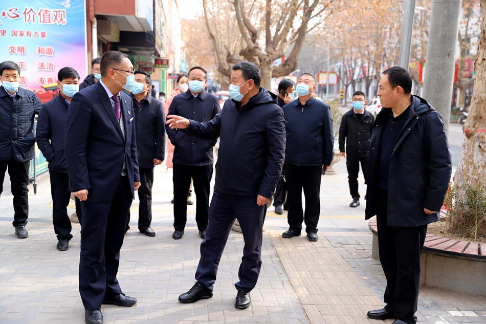 清水县委书记马越垠检查指导永清路提标改造工作图