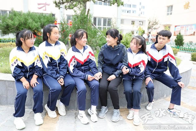 记甘肃省"园丁奖"获得者张家川县二中教师杨小娜(图-天水在线