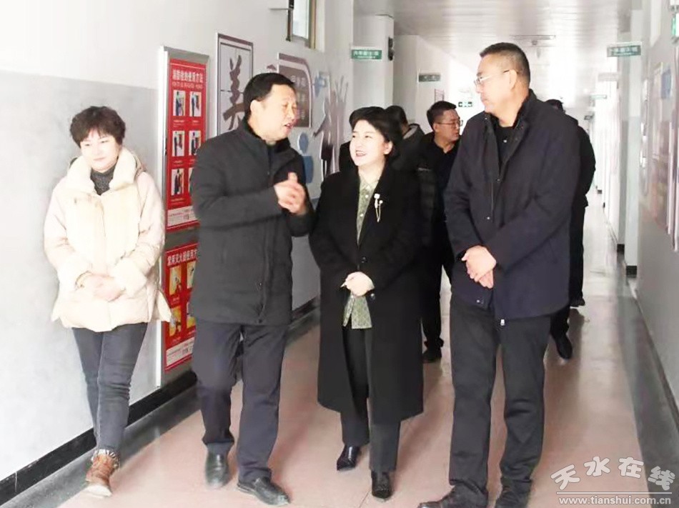 景怡在安宁小学调研新学期教育工作(图)--天水在线