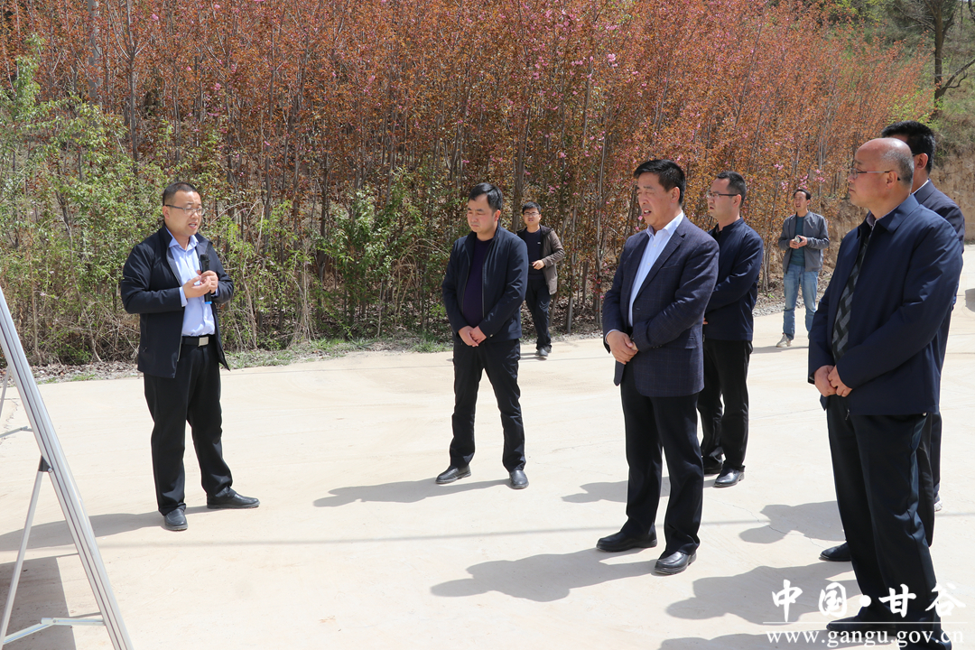曹明忠先后深入到米谷川水家岔片带现代产业园,郑家
