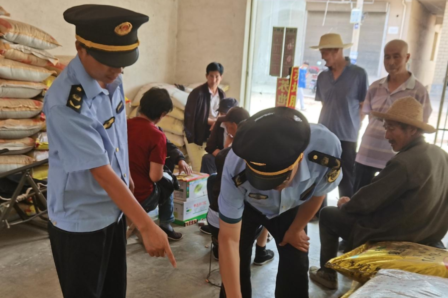 天水市市场监管局开展化肥商标侵权假冒执法检查(图)