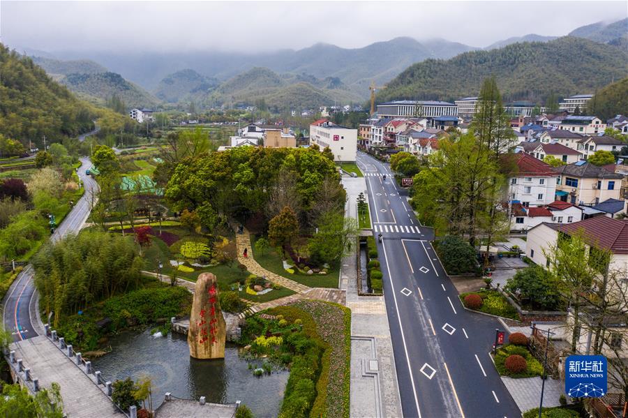 (新华全媒头条·图文互动)(4)为世界和平发展增加更多稳定性和正能量——国际社会眼中的中国“两会时间”
