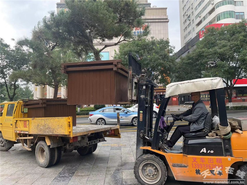 城区绿化提品质 焕发新颜迎国必赢网址庆(图)(图3)