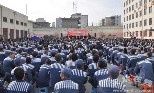 点击图片查看详情 外来人口密集_...、凤凰山小区等外来人口较密集地段的流动摊点、占道经营等